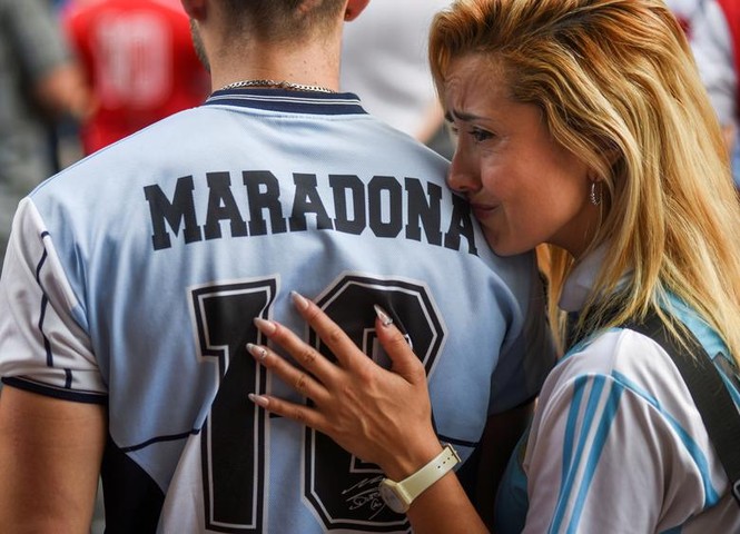 Người hâm mộ đụng độ cảnh sát tại tang lễ huyền thoại Maradona - ảnh 7