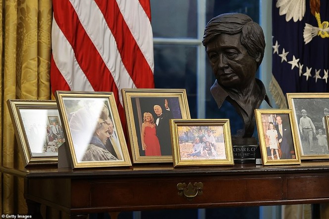 Phòng Bầu dục được bài trí lại để chào đón ông Joe Biden - ảnh 5