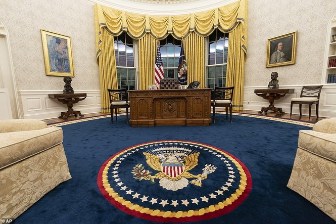Phòng Bầu dục được bài trí lại để chào đón ông Joe Biden - ảnh 2