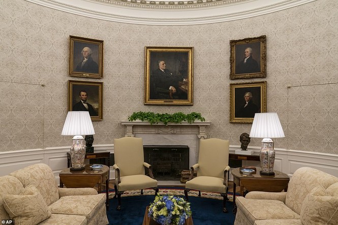 Phòng Bầu dục được bài trí lại để chào đón ông Joe Biden - ảnh 7
