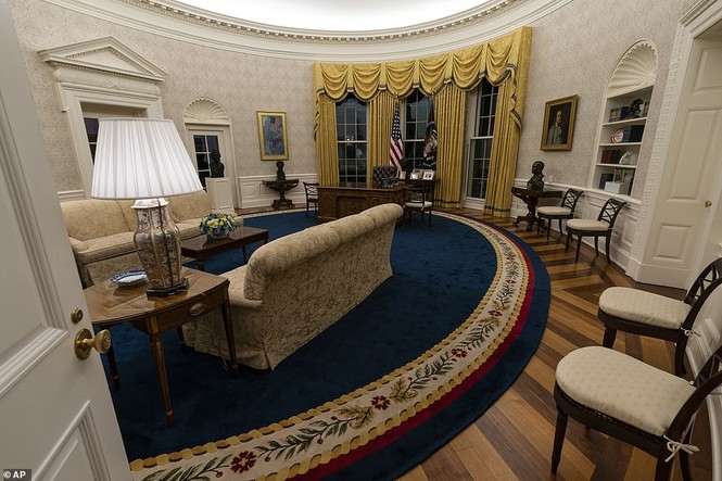 Phòng Bầu dục được bài trí lại để chào đón ông Joe Biden - ảnh 1