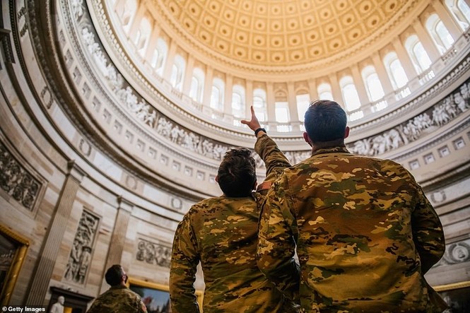 Mỹ: Hàng loạt thống đốc bang tức giận, yêu cầu Vệ binh quốc gia rút khỏi Washington - ảnh 3