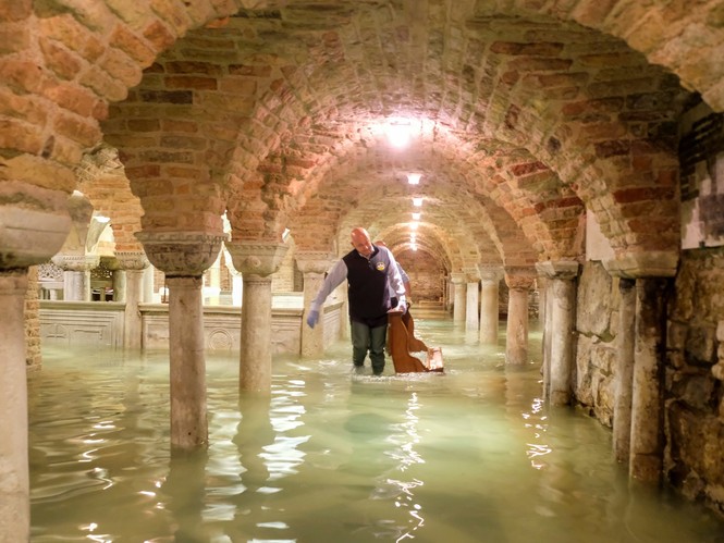 Venice ngập trong nước triều cường lịch sử - ảnh 2