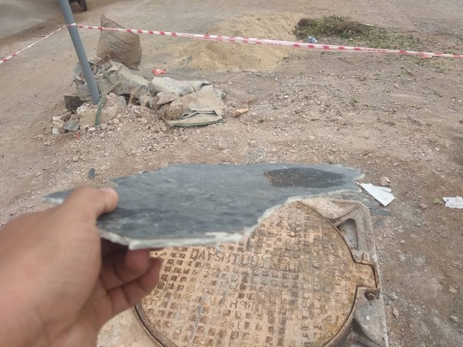 Cháu bé lọt xuống miệng cống trong lúc đi ăn sáng - ảnh 3