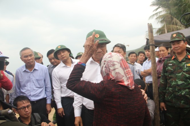 Phó Thủ tướng Trịnh Đình Dũng kiểm tra, chỉ đạo đối phó bão số 6 tại Bình Định - ảnh 1