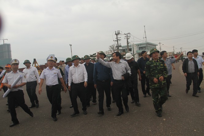 Phó Thủ tướng Trịnh Đình Dũng kiểm tra, chỉ đạo đối phó bão số 6 tại Bình Định - ảnh 3