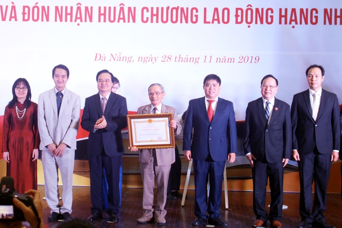 ĐH Duy Tân đón nhận Huân chương Lao động hạng Nhất - ảnh 1