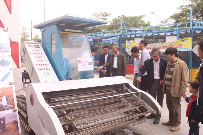 Xe gom rác thủy bộ giành giải Nhất Cuộc thi sinh viên NCKH Đà Nẵng - ảnh 1
