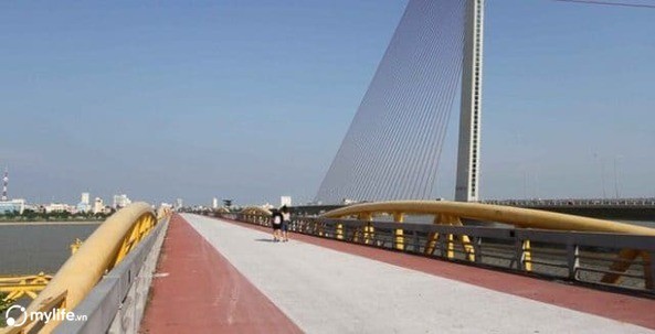 Bão số 5 đổ bộ, người dân Đà Nẵng sửng sốt trước màn biến hình của cây cầu lịch sử - ảnh 7