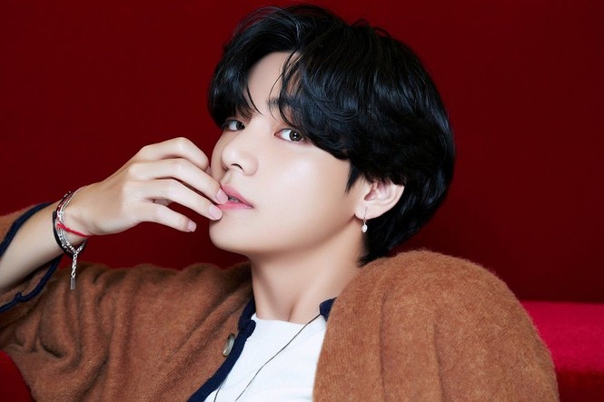BTS tung ảnh concept biết nói của V khiến ARMY hết hồn - ảnh 3