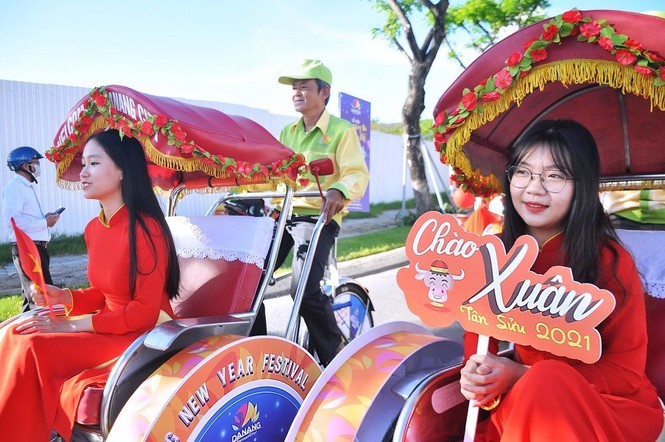 Diễu hành xích lô du lịch quảng bá Lễ hội