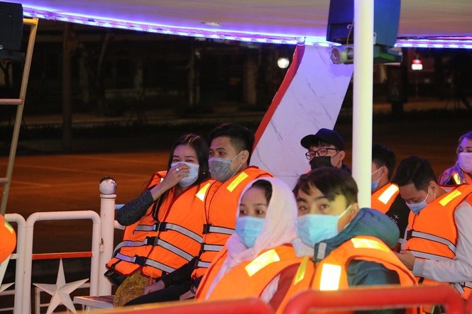 Chào năm mới 2021, Đà Nẵng miễn phí 3000 vé du thuyền ngắm cảnh sông Hàn - ảnh 3