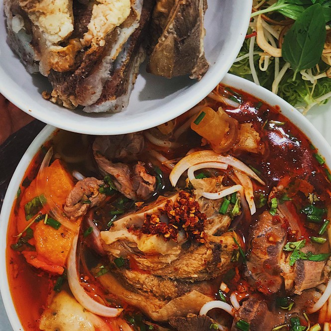 TP.HCM: Lẩu bò ấm bụng ngày mưa hay bún bò vị ngon trên từng cây số? - ảnh 8