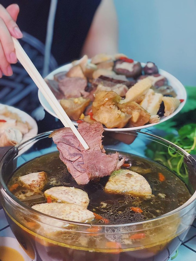 TP.HCM: Lẩu bò ấm bụng ngày mưa hay bún bò vị ngon trên từng cây số? - ảnh 3