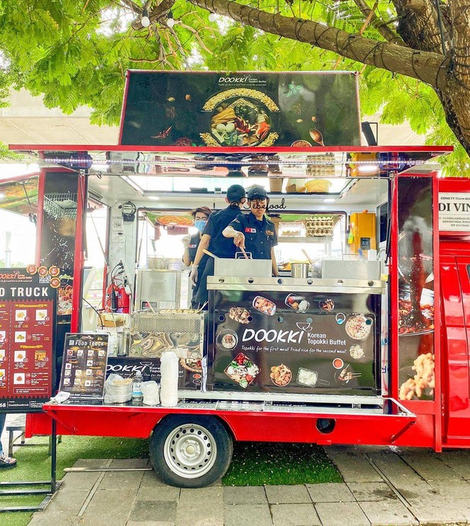 TP.HCM: “Đột kích” xe tải bán đồ ăn kool ngầu với thực đơn đa dạng - ảnh 9