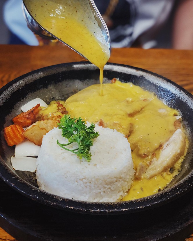 Hẹn hò Sài Gòn: Cơm gà phi lê và ốc Bắc ấm bụng trong ngày Sài Gòn mưa gió - ảnh 4