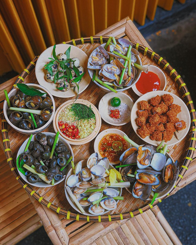 Hẹn hò Sài Gòn: Cơm gà phi lê và ốc Bắc ấm bụng trong ngày Sài Gòn mưa gió - ảnh 7