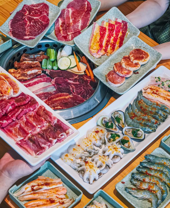 Bạn chọn ăn hải sản “hạt dẻ” vỉa hè hay hải sản kiểu buffet “chanh xả”? - ảnh 5