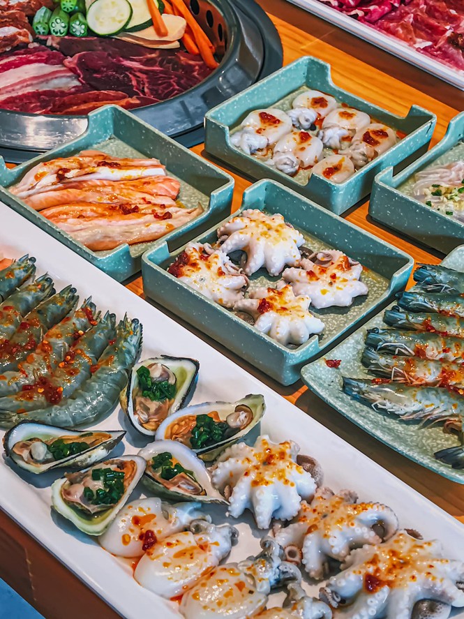 Bạn chọn ăn hải sản “hạt dẻ” vỉa hè hay hải sản kiểu buffet “chanh xả”? - ảnh 6