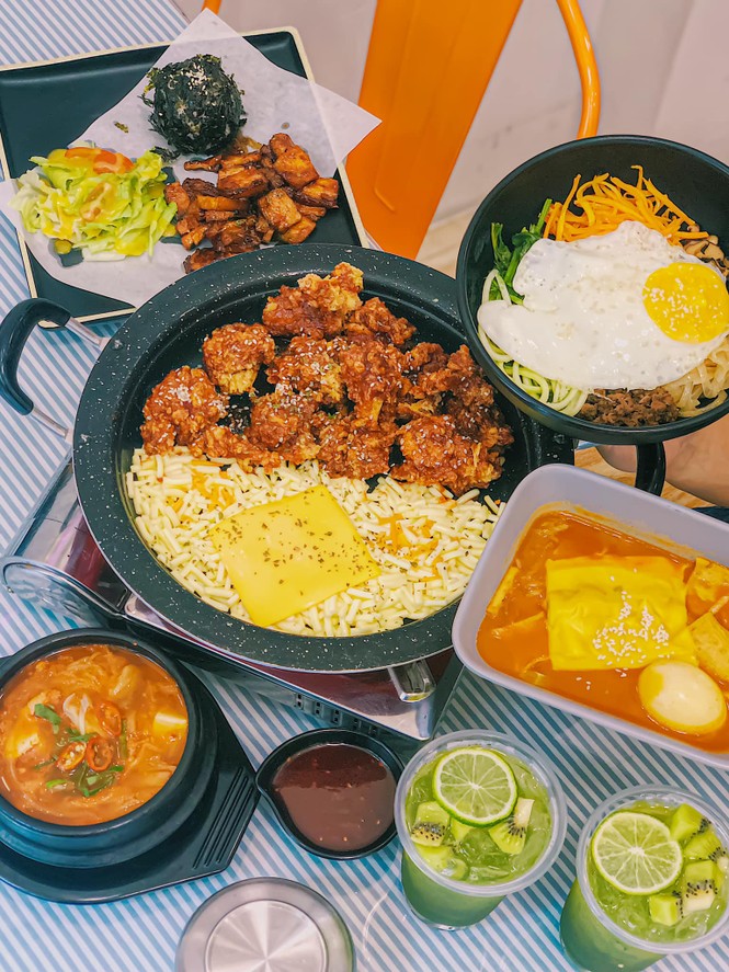 Giờ ăn đến rồi: Chảo gà phô mai siêu tan chảy “đọ sắc” cùng thiên đường ốc nướng phô mai - ảnh 2