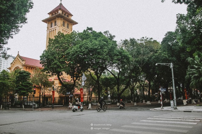 Ngắm Hà Nội thật bình yên trong buổi sáng ngày cuối tuần đầu tiên sau kỳ nghỉ Tết - ảnh 1