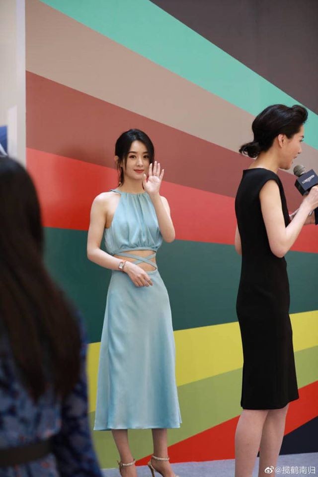 “Bà mẹ một con” Triệu Lệ Dĩnh vừa xuất hiện đã khiến Weibo dậy sóng với vòng eo con kiến - ảnh 3