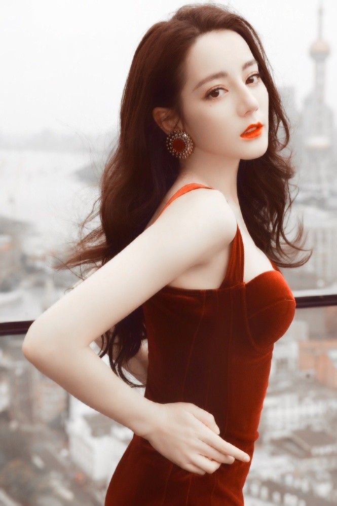 Địch Lệ Nhiệt Ba - ảnh 1