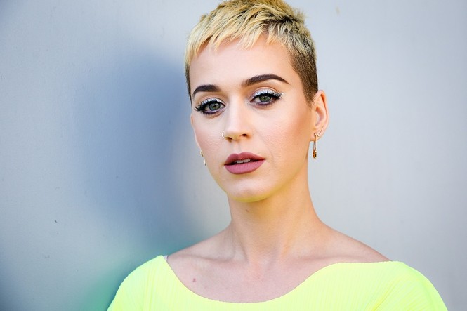 Trong thế giới fangirl: Dù phía trước tăm tối cũng phải tự rực sáng, như Katy Perry - ảnh 2