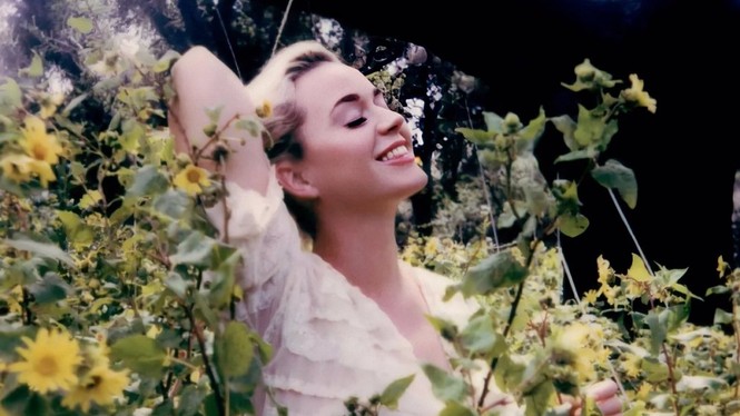 Trong thế giới fangirl: Dù phía trước tăm tối cũng phải tự rực sáng, như Katy Perry - ảnh 3