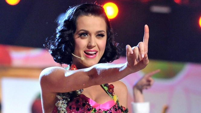 Trong thế giới fangirl: Dù phía trước tăm tối cũng phải tự rực sáng, như Katy Perry - ảnh 1
