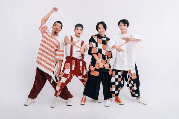 Trong thế giới fangirl: Ngọt là những anh hàng xóm đến để thế giới của tôi bớt cô đơn - ảnh 3