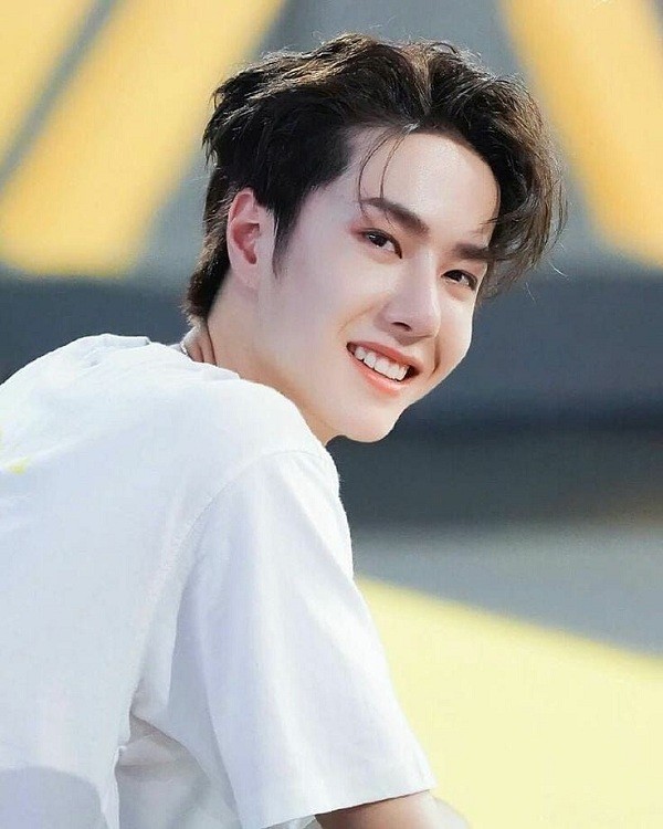 Trong thế giới fangirl: Vương Nhất Bác - Đuổi theo cậu như thể đang đuổi theo ánh sáng - ảnh 2