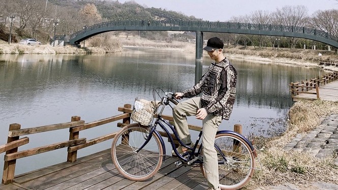 Trong thế giới fangirl: RM - “Chàng thi sĩ” của âm nhạc, vượt lên mọi định kiến - ảnh 1