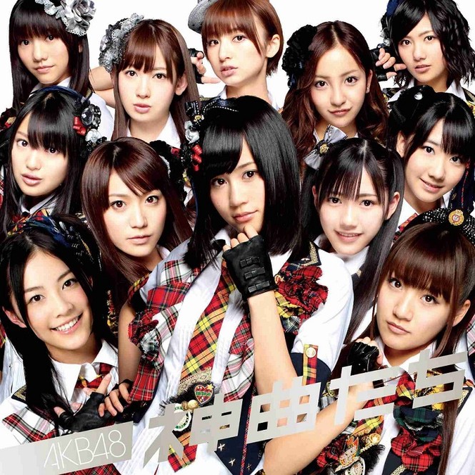Trong thế giới fangirl: Dõi theo đôi chân trần của AKB48 chạy đến vinh quang và lớn lên - ảnh 1