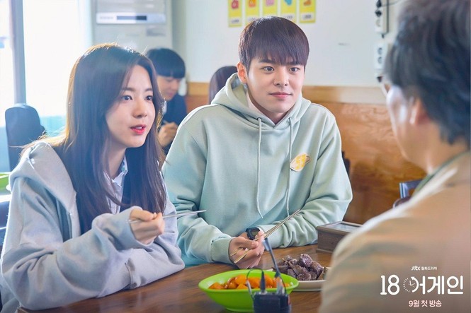 Trong “18 Again” có một gia đình cực phẩm: Đẹp và giỏi đều, lại vô cùng cá tính! - ảnh 8