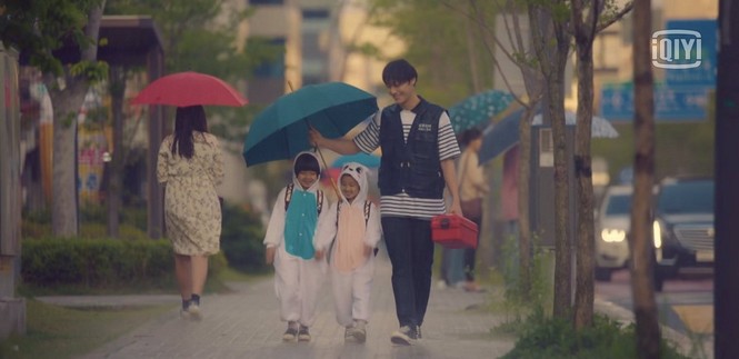 Lee Do Hyun là “Hoàng tử mưa” của “18 Again”, cứ quay cảnh mưa là đẹp rụng rời! - ảnh 4