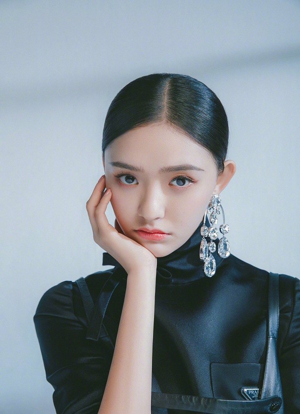 Những người đẹp diễn giả trân của phim Hoa ngữ: Ai trợn mắt thần chưởng, ai rơi lệ vô hồn? - ảnh 20