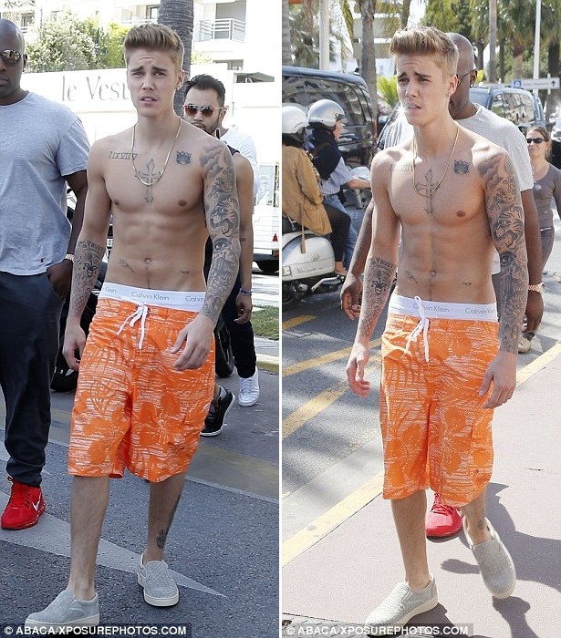 Justin Bieber cởi trần dạo phố, khoe đầy hình xăm - ảnh 1