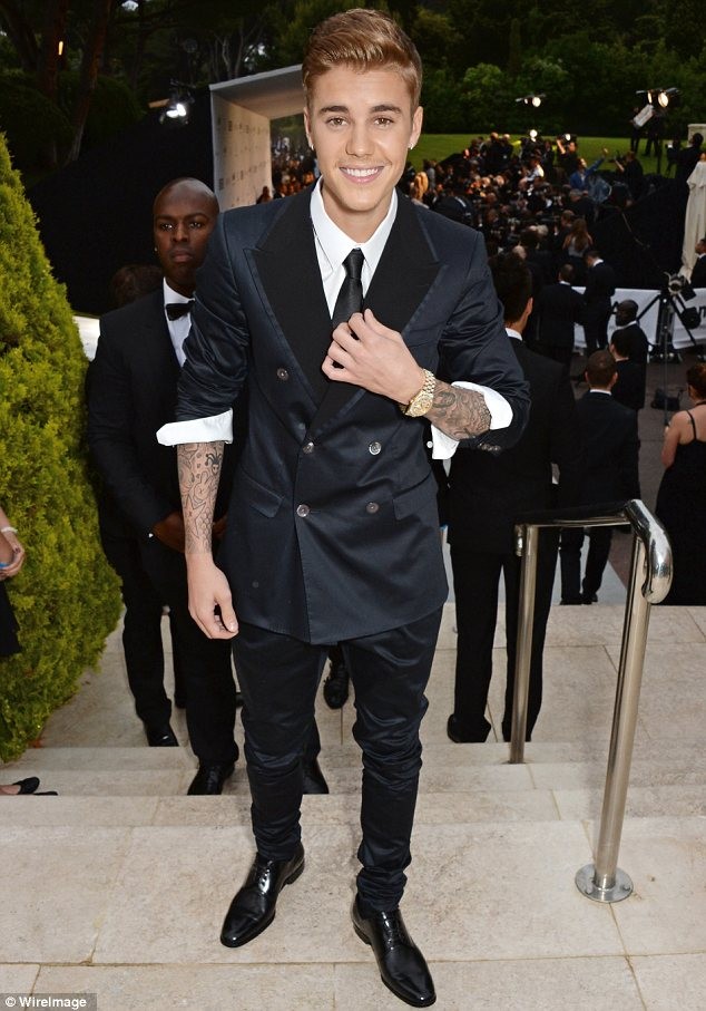 Justin Bieber bị tố sàm sỡ, siêu mẫu ra mặt bênh vực - ảnh 1