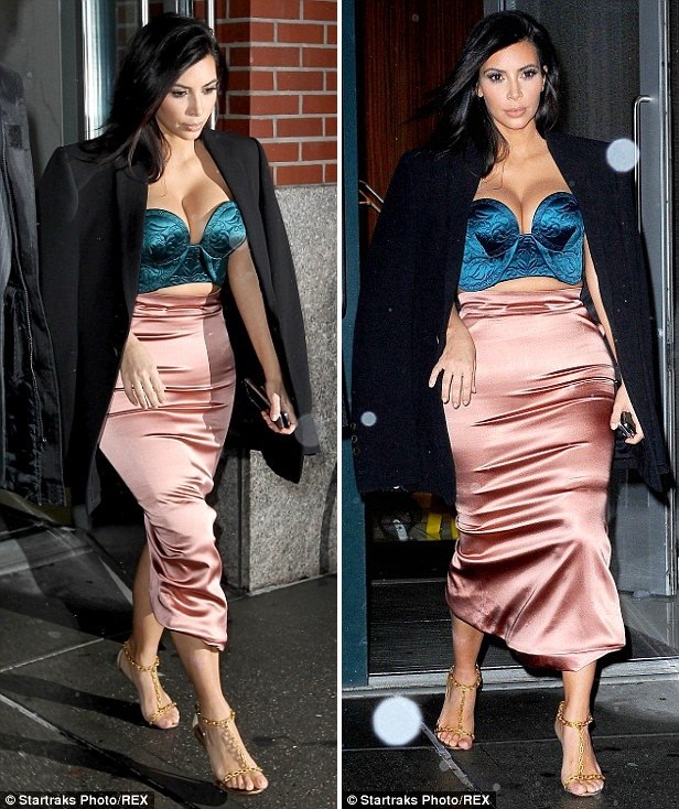 Cô Kim diện đồ sexy 'đọ dáng' cùng 'thiên thần nội y' - ảnh 3