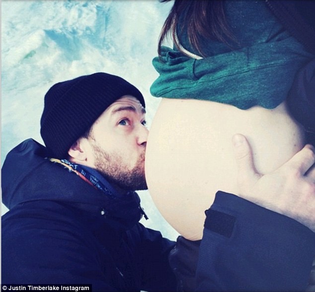 Justin Timberlake khoe ảnh hôn bụng bà bầu trắng ngần - ảnh 1