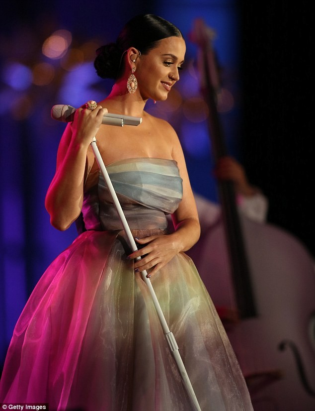Katy Perry gợi cảm chụp hình nội y cho tạp chí Nhật Bản - ảnh 5