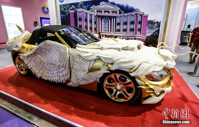Lóa mắt với BMW Z4 hình rồng dát vàng lấp lánh - ảnh 1