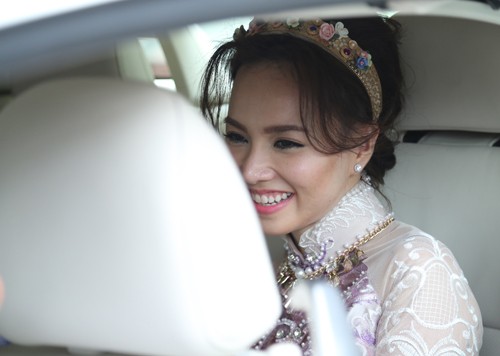 Victor Vũ diện áo dài, dùng xe mui trần đi hỏi cưới Đinh Ngọc Diệp - ảnh 2