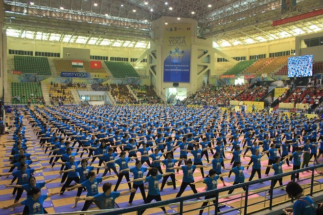 Gần 2000 người tham dự ngày Quốc tế Yoga tại Hà Nội - ảnh 5