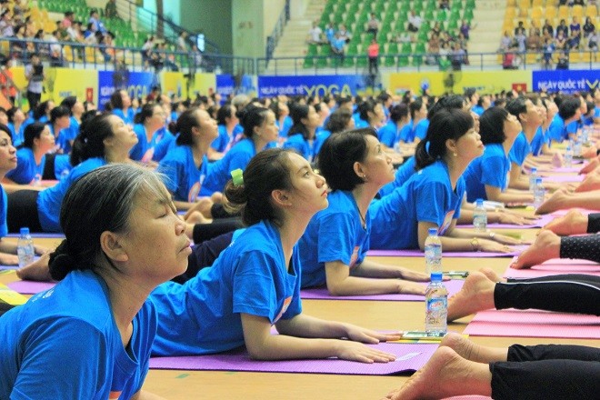 Gần 2000 người tham dự ngày Quốc tế Yoga tại Hà Nội - ảnh 7