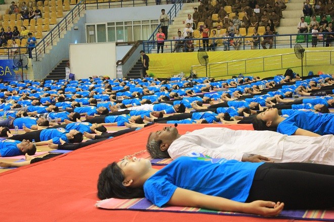 Gần 2000 người tham dự ngày Quốc tế Yoga tại Hà Nội - ảnh 9