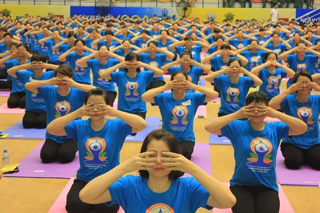 Gần 2000 người tham dự ngày Quốc tế Yoga tại Hà Nội - ảnh 12