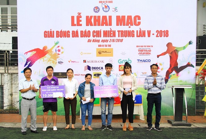 Khởi tranh giải bóng đá dành cho các nhà báo khu vực miền Trung - ảnh 2