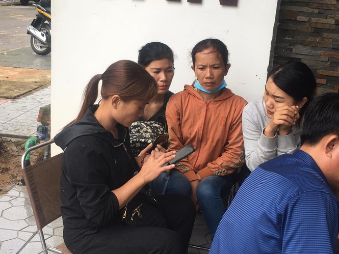 Đưa thi thể 22 cán bộ chiến sĩ bị nạn về Đông Hà: nghẹn ngào nỗi đau - ảnh 1
